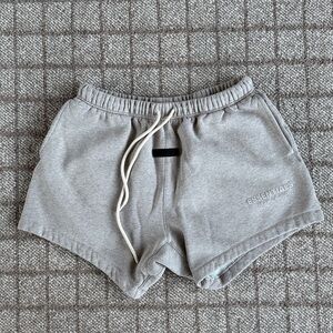 Men’s Essentials Fear of God 5” Sweatshorts oatmeal tan gray color Size M